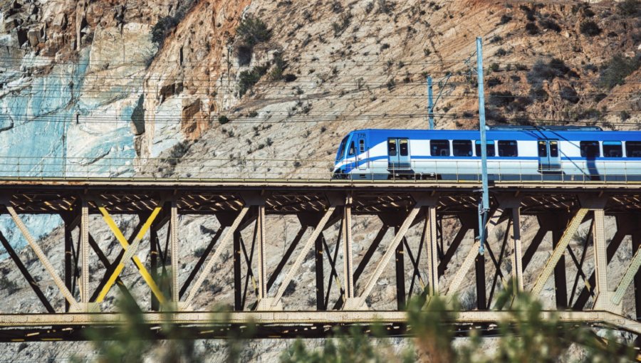 Tren Limache - Puerto estuvo detenido "más tiempo del habitual" debido a intermitencias en el suministro eléctrico