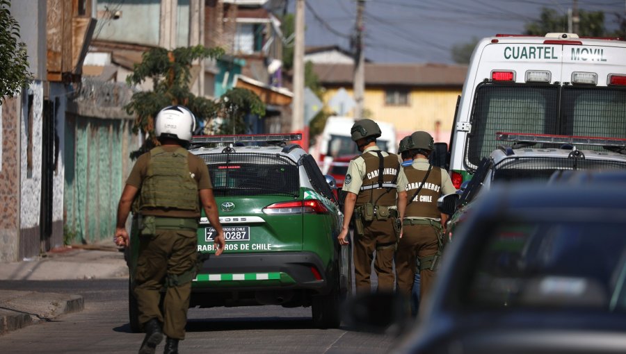 Disputa por tráfico de drogas podría ser el origen de balacera que dejó a una mujer muerta y dos heridos en Cerro Navia