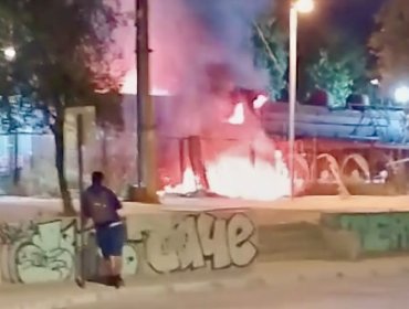 Incendio consume histórica locomotora ubicada en el centro de Villa Alemana: aseguran que se trató de un acto intencional