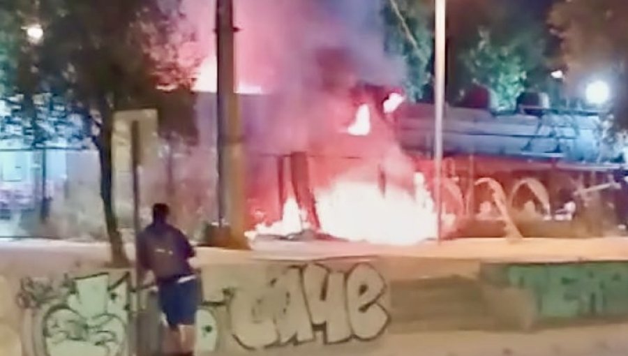 Incendio consume histórica locomotora ubicada en el centro de Villa Alemana: aseguran que se trató de un acto intencional