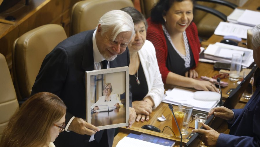 Roberto Celedón asume como diputado por la región del Maule en reemplazo de su fallecida esposa Mercedes Bulnes