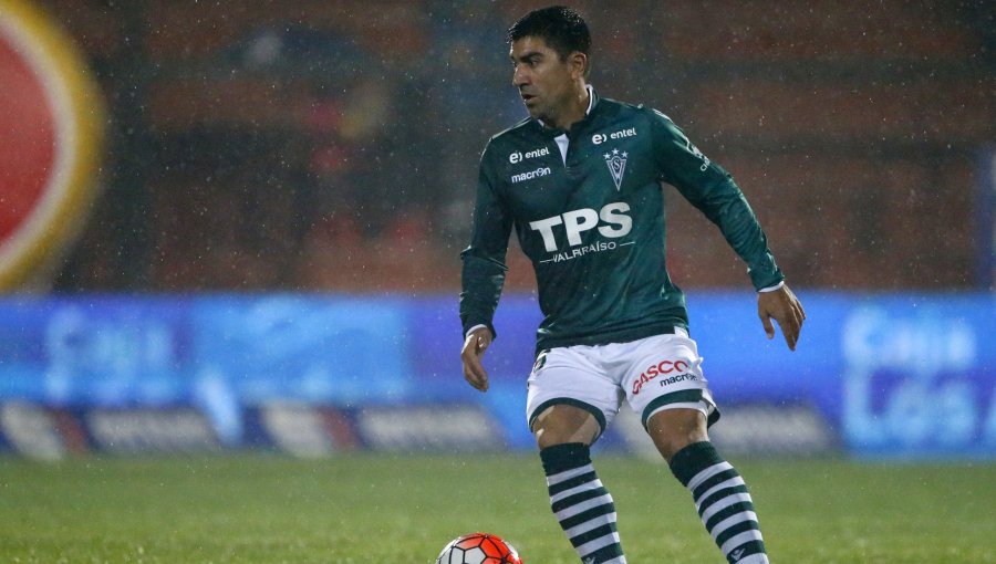 S. Wanderers contacta a David Pizarro para que asuma importante cargo en busca del retorno a Primera División