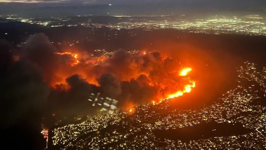 Incendios forestales en California han obligado a evacuar a más de 40 mil personas: declararon estado de emergencia