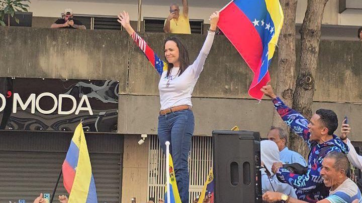 María Corina Machado reaparece en Caracas durante protestas contra Nicolás Maduro tras 133 días de clandestinidad