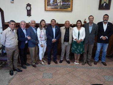 Gobernador Mundaca se reunió con los seis alcaldes de la provincia de San Antonio para abordar sus principales necesidades e iniciativas