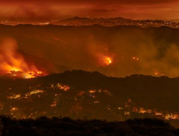 Ascienden a 16 los muertos por los incendios forestales en California