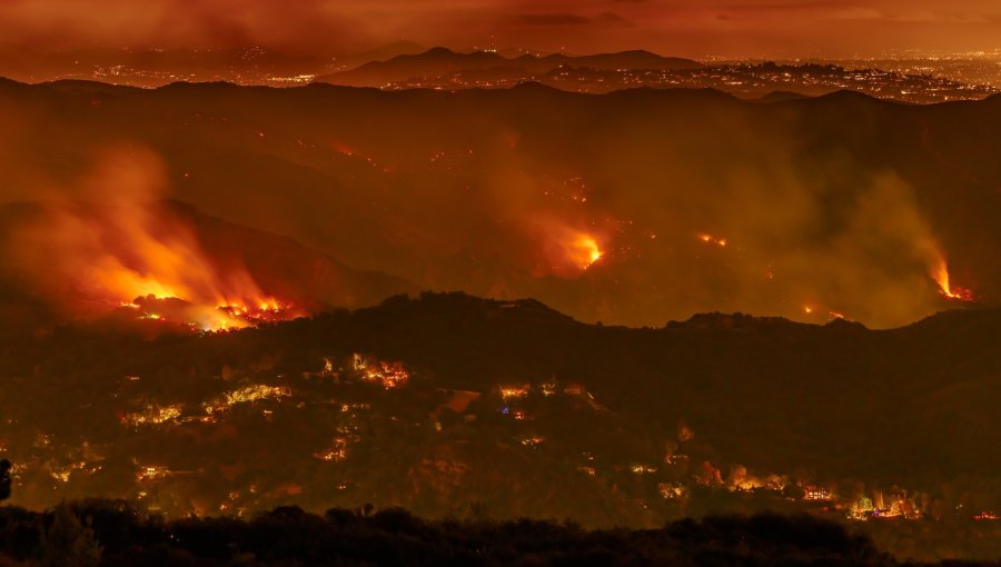 Ascienden a 16 los muertos por los incendios forestales en California