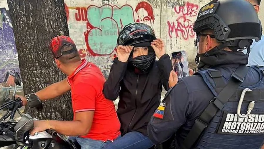 Detienen a motorista que trasladó a María Corina Machado tras manifestación en contra de la investidura de Nicolás Maduro