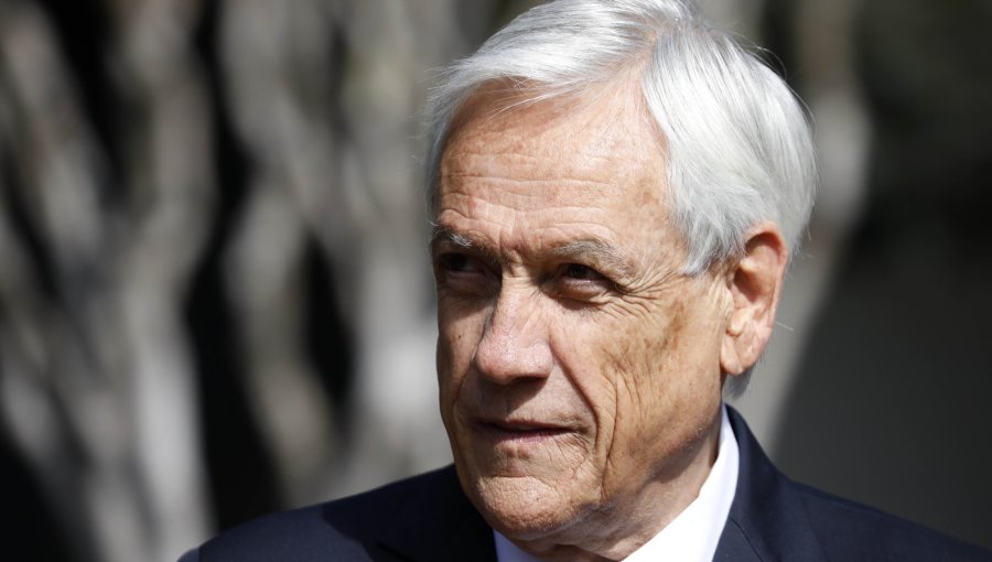 Proponen instalar una estatua del expresidente Sebastián Piñera en el entorno de La Moneda