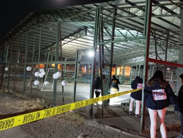 Niño de 11 años muere baleado tras partido de fútbol en Peñaflor: un hombre de 33 está en riesgo vital en el Hospital San José