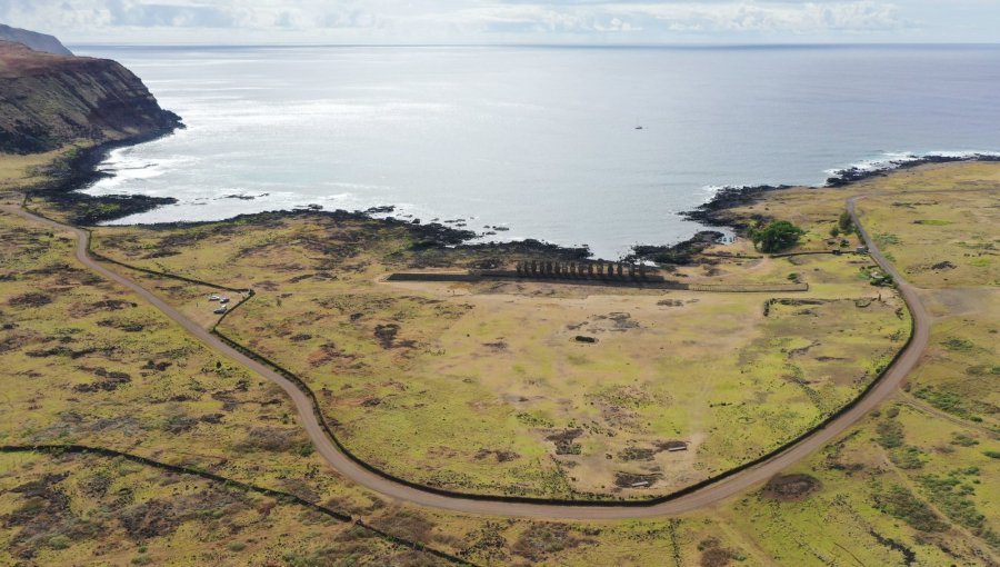 Dan inicio a pavimentación de más de 40 kilómetros de los principales caminos de Rapa Nui