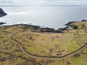 Dan inicio a pavimentación de más de 40 kilómetros de los principales caminos de Rapa Nui