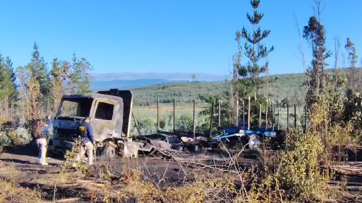 Sujetos armados quemaron cuatro camiones de una empresa forestal en Los Sauces