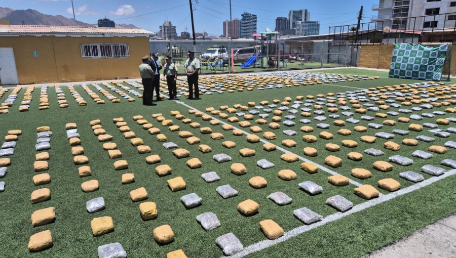 Detienen a cinco bolivianos, un colombiano y un chileno con 1.880 kilos de marihuana en la zona fronteriza de Antofagasta