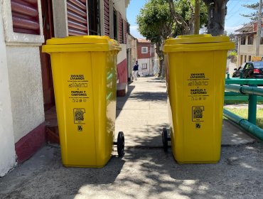 Potencian el reciclaje doméstico en Viña del Mar con la entrega de contenedores a vecinos