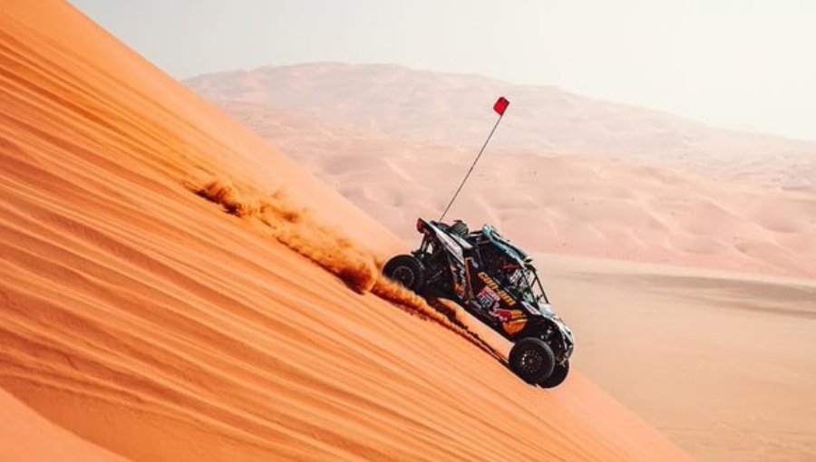 ¡Podio para Chile! "Chaleco" López terminó segundo en la categoría SSV del Rally Dakar