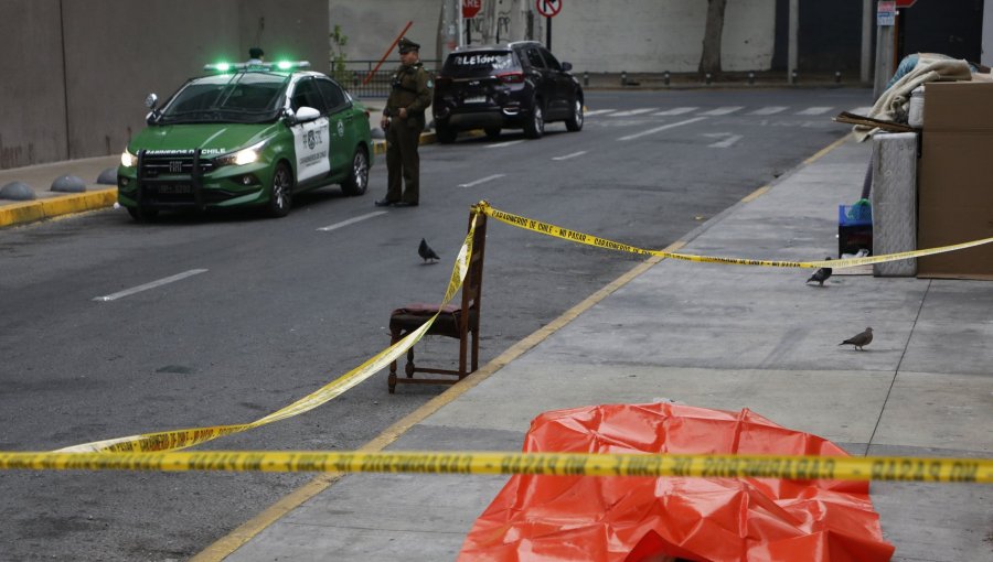 Investigan presunto femicidio en Estación Central: Mujer cayó desde piso 27