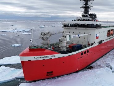 Rompehielos "Almirante Viel" cumplió primera prueba de verano en la Antártica