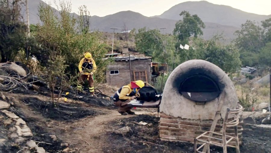 Incendio forestal que deja un muerto y siete casas destruidas en San Esteban se originó en la preparación de un pastel de choclo