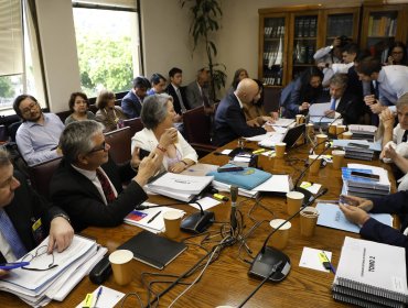 Reforma previsional: Comisión de Trabajo del Senado aprueba aumento de la PGU a $250 mil