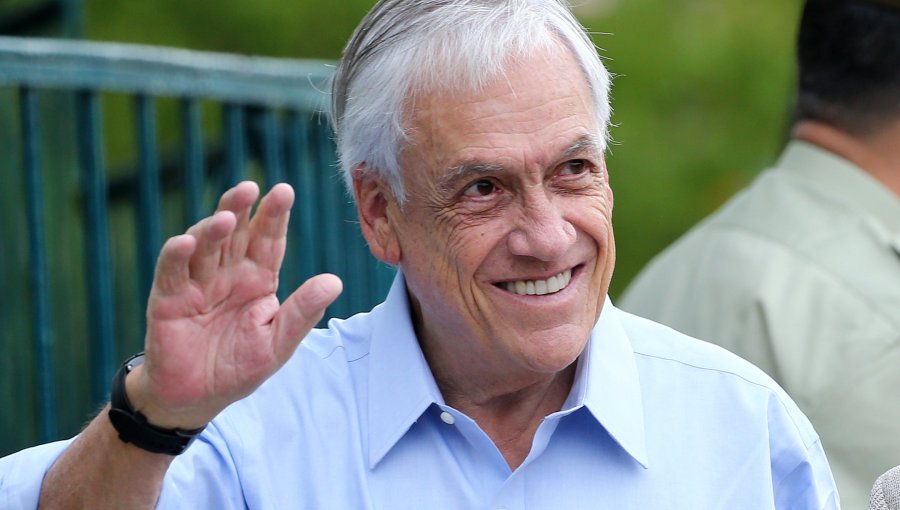 Proyecto que busca instalar estatua del expresidente Sebastián Piñera en el entorno de la Moneda avanza en el Senado