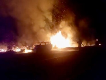 Incendio vehicular se propagó a sector de pastizales en autopista de Calle Larga