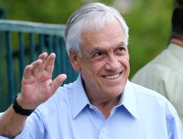 Proyecto que busca instalar estatua del expresidente Sebastián Piñera en el entorno de la Moneda avanza en el Senado