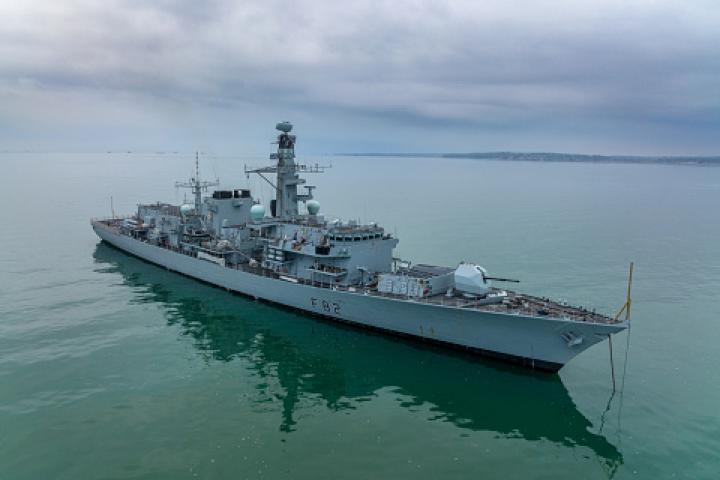 Buque de la Marina Real británica rastrea un presunto barco espía ruso en el canal de la Mancha