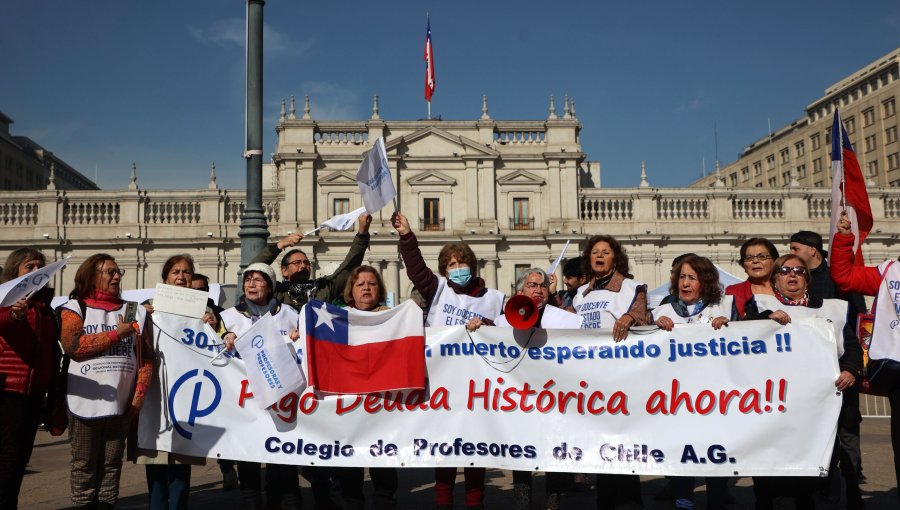 Senado despacha a ley proyecto de pago de la deuda histórica de los profesores