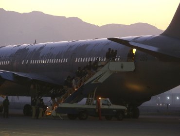 Concretan primer vuelo con extranjeros expulsados desde Chile: 37 personas fueron deportadas a Bolivia, Colombia y Ecuador