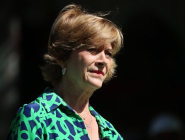 Evelyn Matthei tilda de "impresentables" los dichos de Paulina Vodanovic sobre estatua en honor a Sebastián Piñera