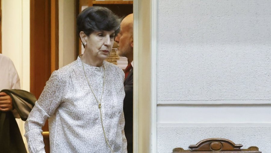 Senadora Isabel Allende se acogió a su derecho a guardar silencio ante la Fiscalía por la fallida venta de la casa de su padre