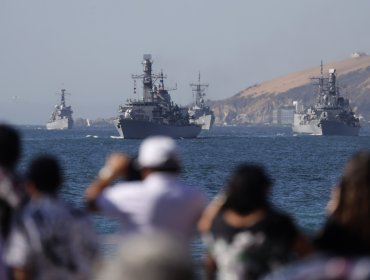 Escuadra Nacional se luce en Valparaíso, Concón y Viña del Mar con amplio despliegue de entrenamiento en la costa