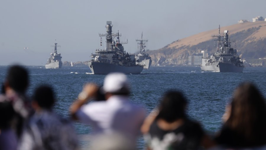 Escuadra Nacional se luce en Valparaíso, Concón y Viña del Mar con amplio despliegue de entrenamiento en la costa