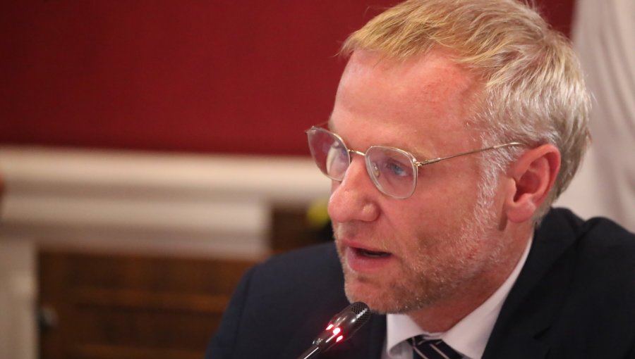 Felipe Kast adelantó que Evópoli podría nombrar como su presidenciable a Evelyn Matthei en marzo