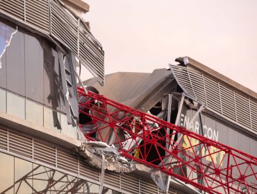 Grúa torre cayó sobre un gimnasio y dejó un muerto en Arica