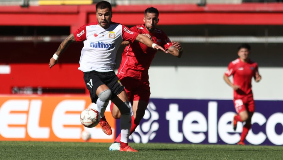 Ñublense dio cuenta de Curicó Unido y debutó con un triunfo en Copa Chile