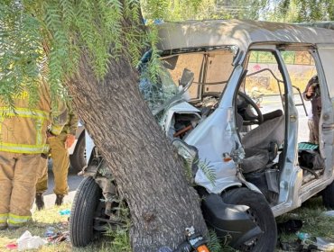 Lactante de un año y una mujer mueren tras choque de furgón en Camino a Melipilla en Maipú