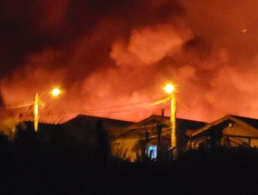 Incendio consume al menos a dos viviendas en el sector de Belloto Norte de Quilpué