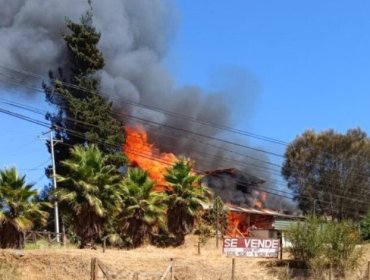 Niña boliviana de cuatro años murió en incendio de vivienda que se propagó a una zona con vegetación en Melipilla