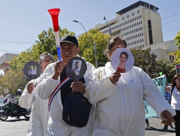 La triste marcha de los damnificados del megaincendio: fueron al Congreso y a la Delegación, pero no los recibió nadie