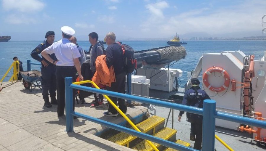 Rescatan a tres tripulantes de un yate deportivo por riesgo de hundimiento en Coquimbo