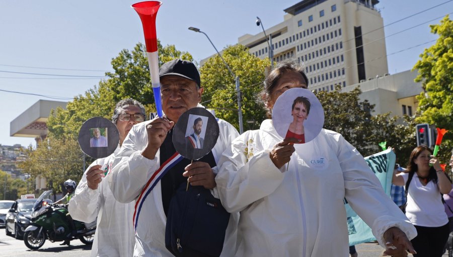 La triste marcha de los damnificados del megaincendio: fueron al Congreso y a la Delegación, pero no los recibió nadie