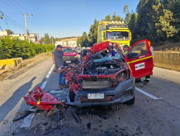 Colisión de alta energía entre vehículo menor y camión deja una persona lesionada en el camino La Pólvora de Valparaíso