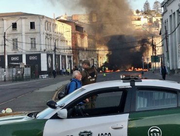 Caos en Valparaíso por protesta de portuarios: encendieron barricadas en la Av. Errázuriz