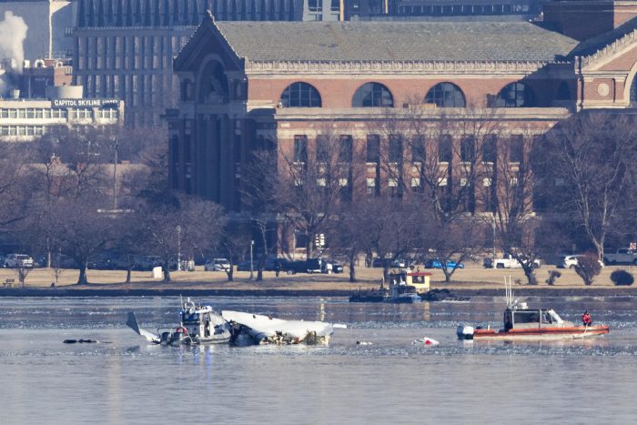 Confirman muerte de niño de nacionalidad chilena en accidente aéreo en Washington