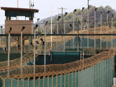 Trump firma orden para que migrantes irregulares sean encerrados en Guantánamo