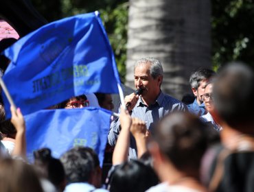 Colegio de Profesores amenaza con frenar el inicio de clases en Santiago si el Municipio no les paga unos bonos