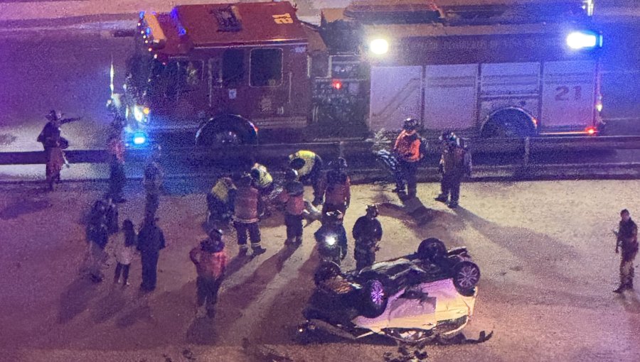 Impactante accidente en Viña: Automóvil traspasó barreras, cayó muro abajo y terminó en el bandejón central de calle Álvarez