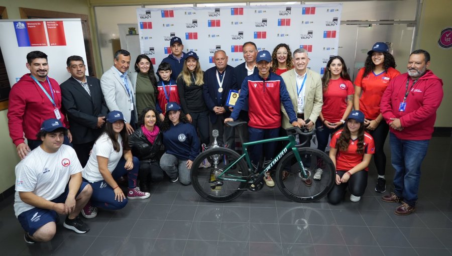 Gobierno Regional de Valparaíso entrega implementos de competencia a jóvenes deportistas del «Team Valpo»